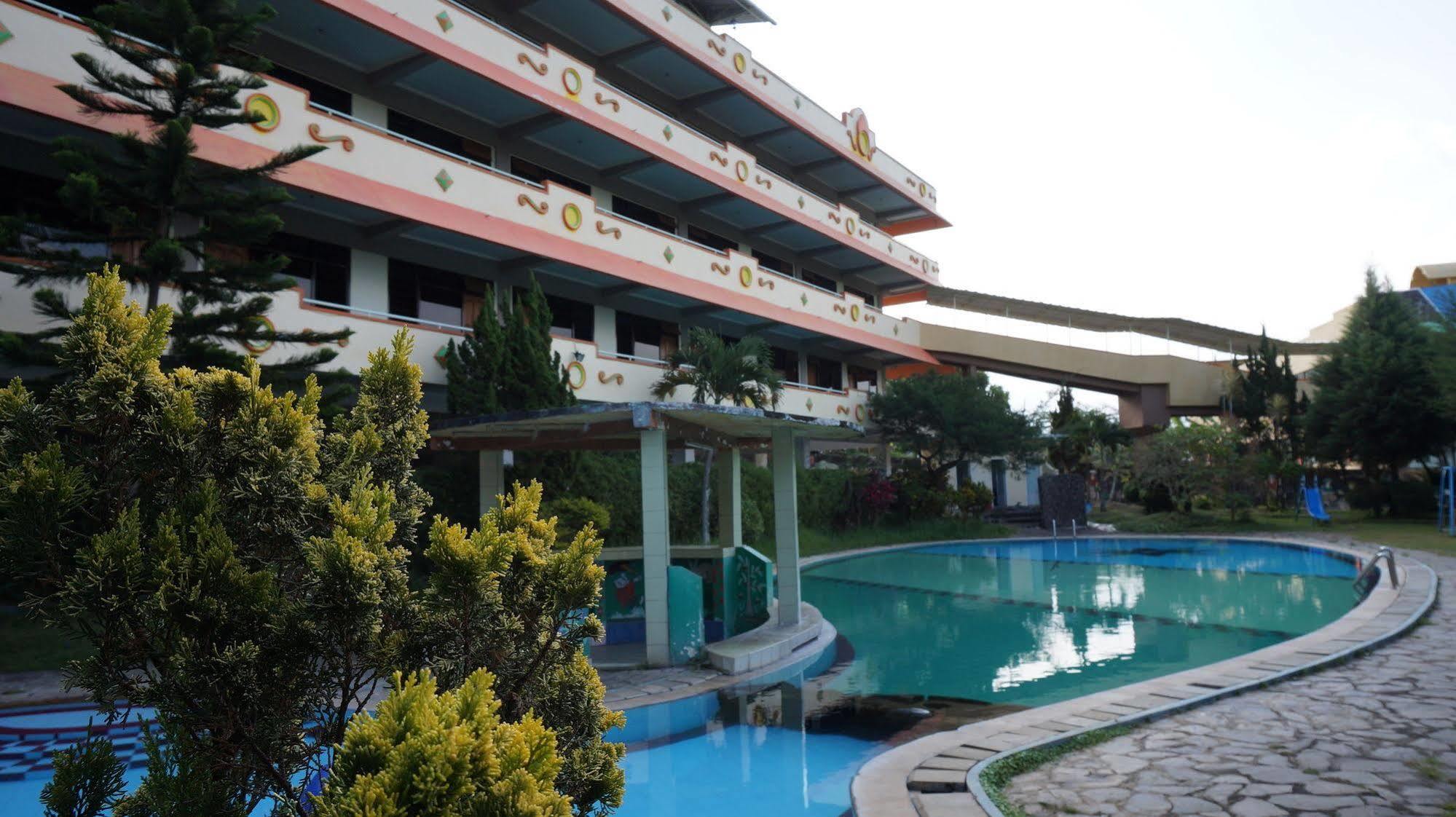 Hotel Surya Indah Batu Malang Exteriér fotografie