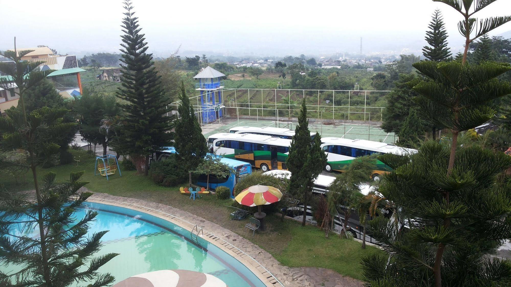 Hotel Surya Indah Batu Malang Exteriér fotografie