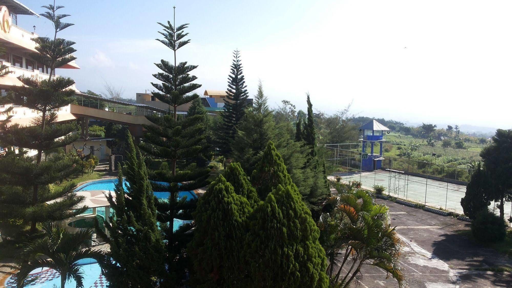 Hotel Surya Indah Batu Malang Exteriér fotografie