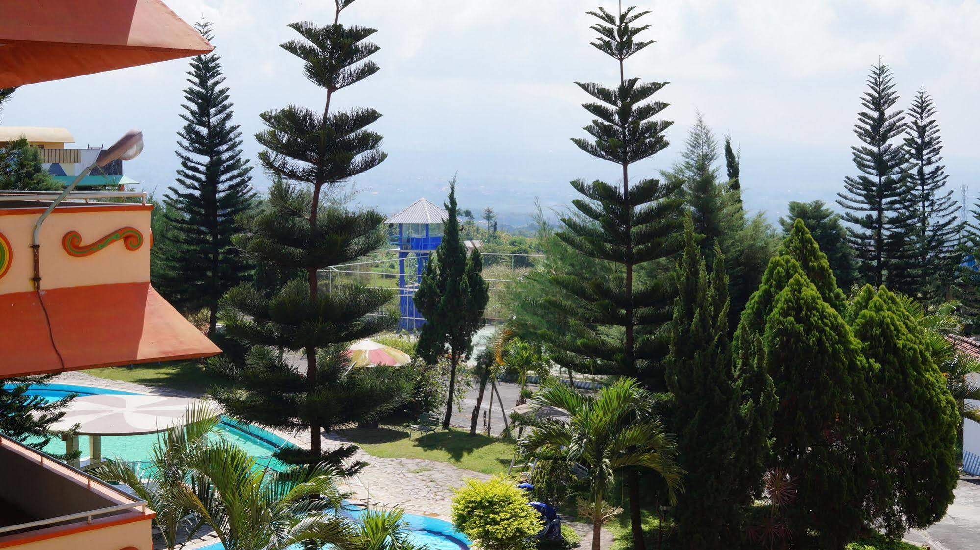 Hotel Surya Indah Batu Malang Exteriér fotografie