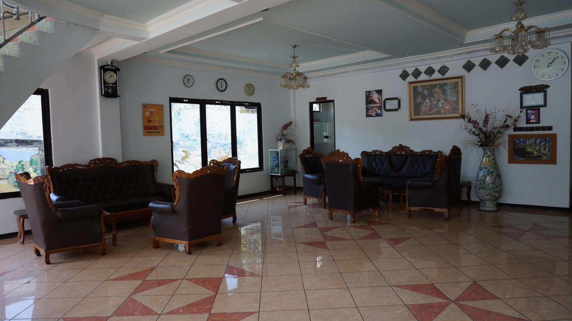 Hotel Surya Indah Batu Malang Exteriér fotografie