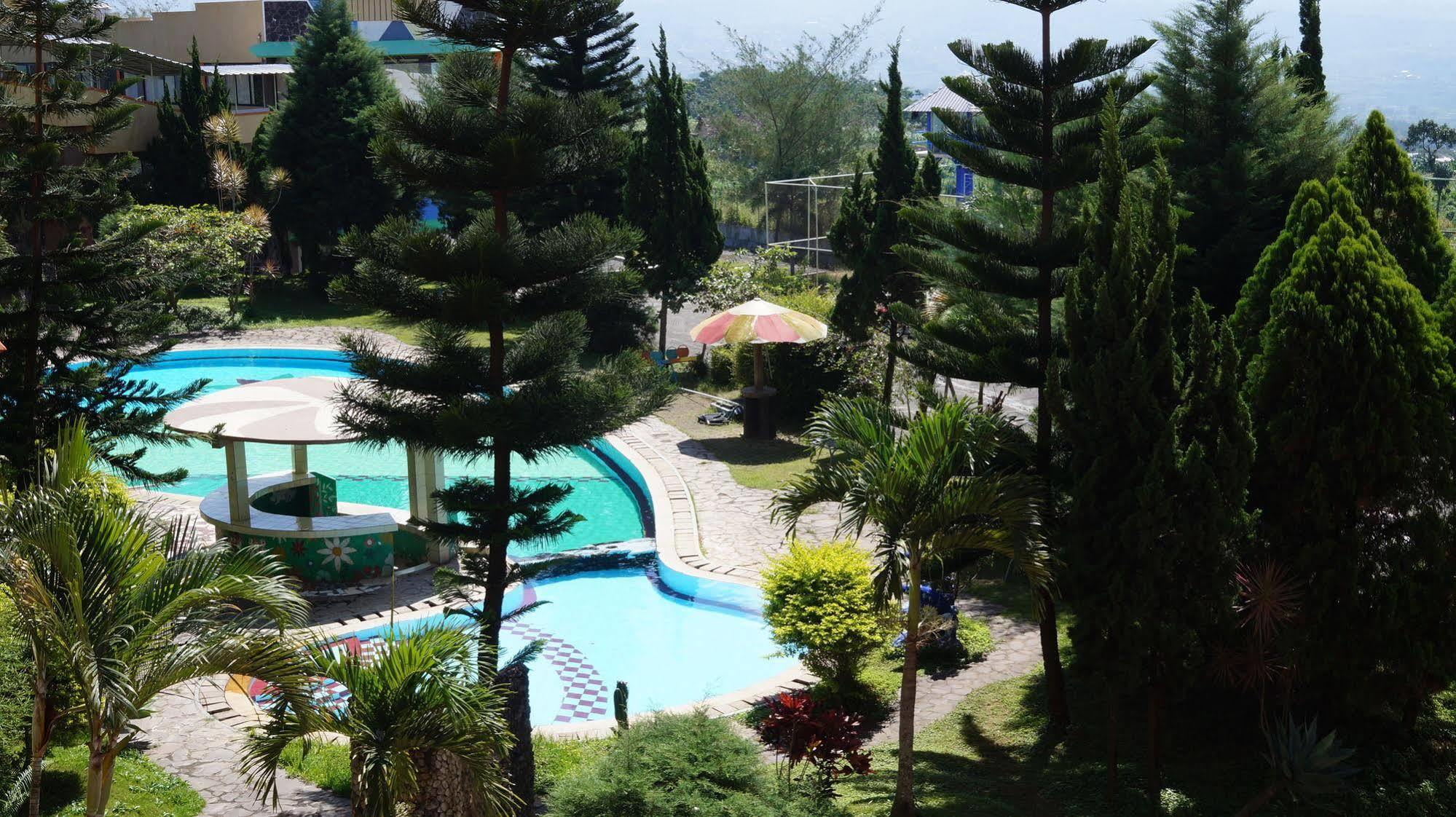 Hotel Surya Indah Batu Malang Exteriér fotografie