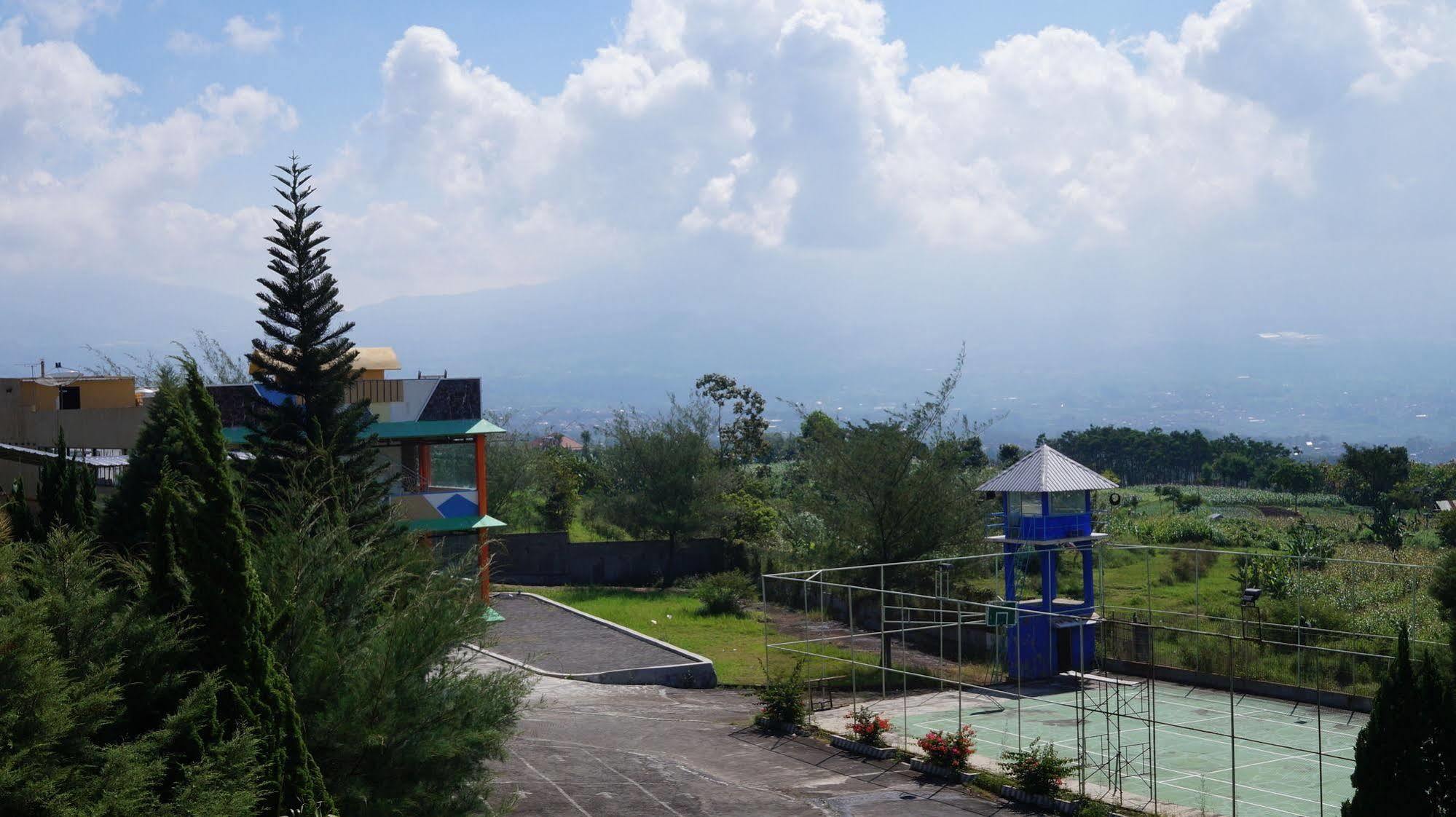 Hotel Surya Indah Batu Malang Exteriér fotografie